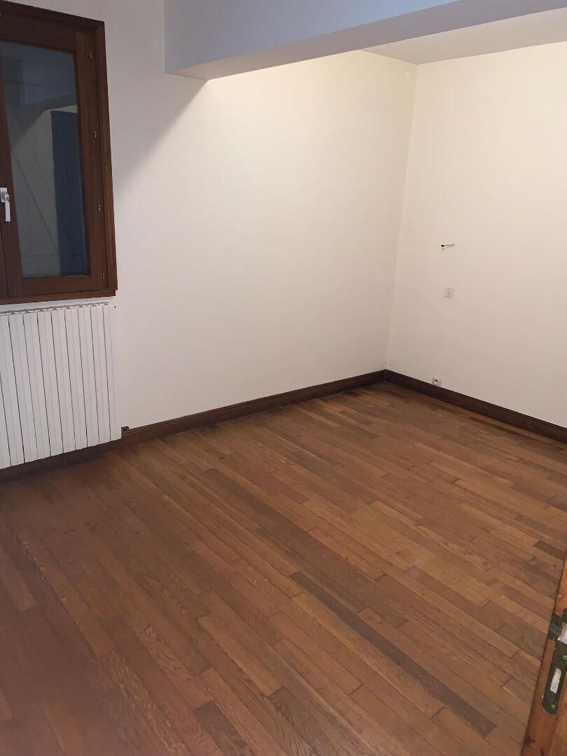 Maison à louer, 171m², Le Mesnil-sur-Bulles