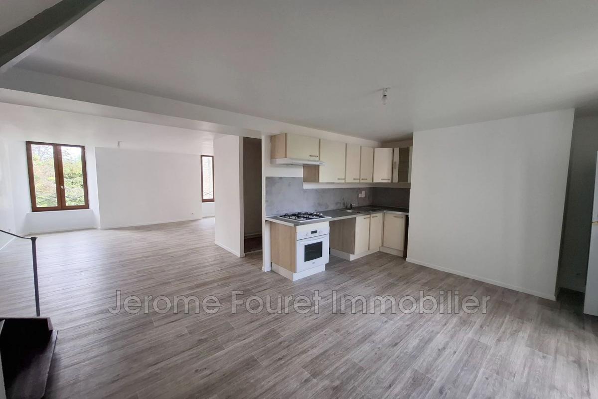 Appartement à louer, 81m², Neuvic