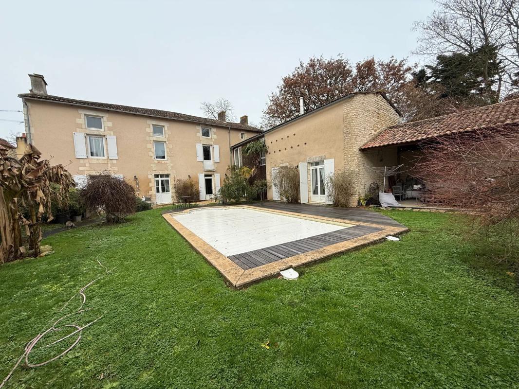 Maison à vendre, 245m², Neuville-de-Poitou