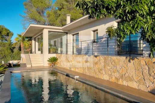 Comfortable contemporary villa in a quiet location with panoramic views