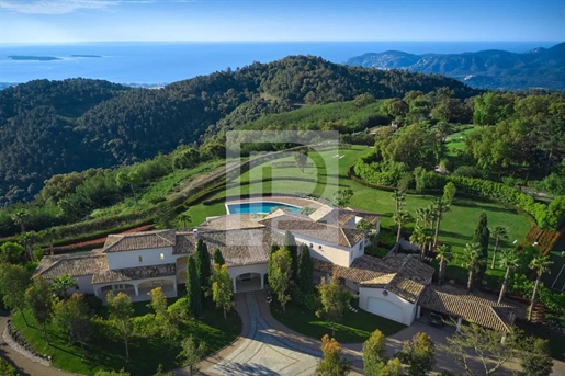 Prestigiosa Villa con Vista Panoramica sulla Baia di Cannes