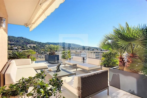On the outskirts of Cannes - Villa/Toit offering comfort and space