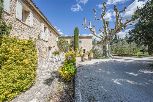 Magnifique mas provençal aux Taillades