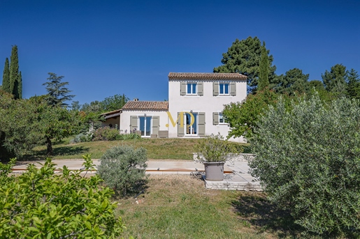 Villa met zwembad in Saint Saturnin lès Apt