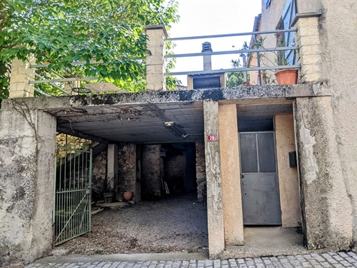 Dorfhaus St Laurent du Verdon mit Außenbereich.