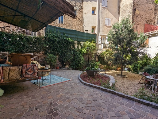 Salernes, charmante maison de village rénovée de 140 m² avec jardin et cave