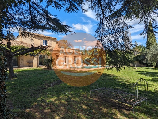 Salernes, charmante maison provençale, 5 chambres et piscine, 3.000 m² de terrain