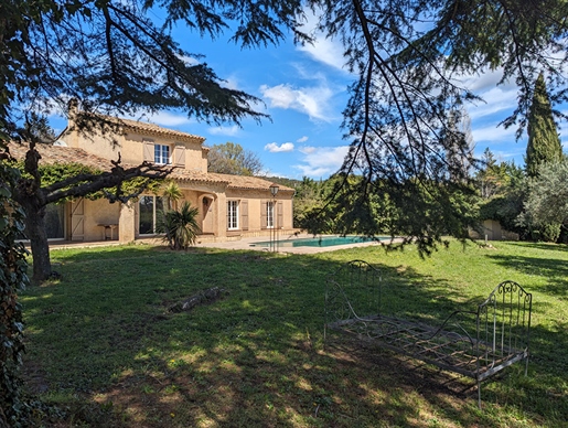 Salernes, charming Provencal house, 5 bedrooms and swimming pool, 3.000 m² of land