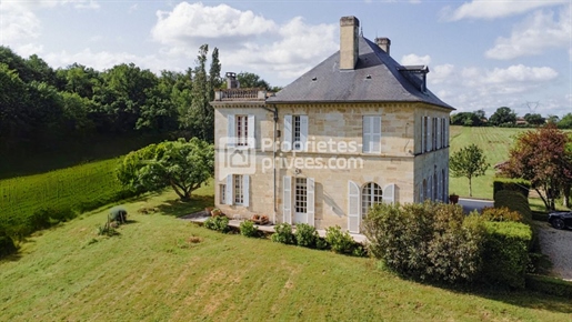 Bordeaux, historisches Schloss aus dem 19. Jahrhundert und seine 4 Hektar Weinberge und Wälder