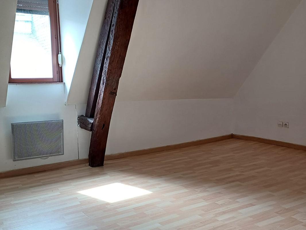 Appartement à louer, 72m², Noyon