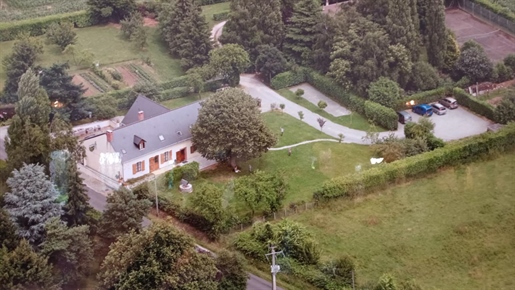 Leisure property with gîte14 rooms 275 m2 + single-storey house 8 rooms 130 m2 on a plot