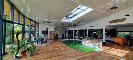 Villa d'Architecte de 800 m² - 16 pièces - 9 chambres - 1 appartement T3 - 1 piscine intérieure et 1