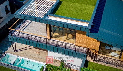 Exceptional villa, new construction, sea view, with Spa and elevator