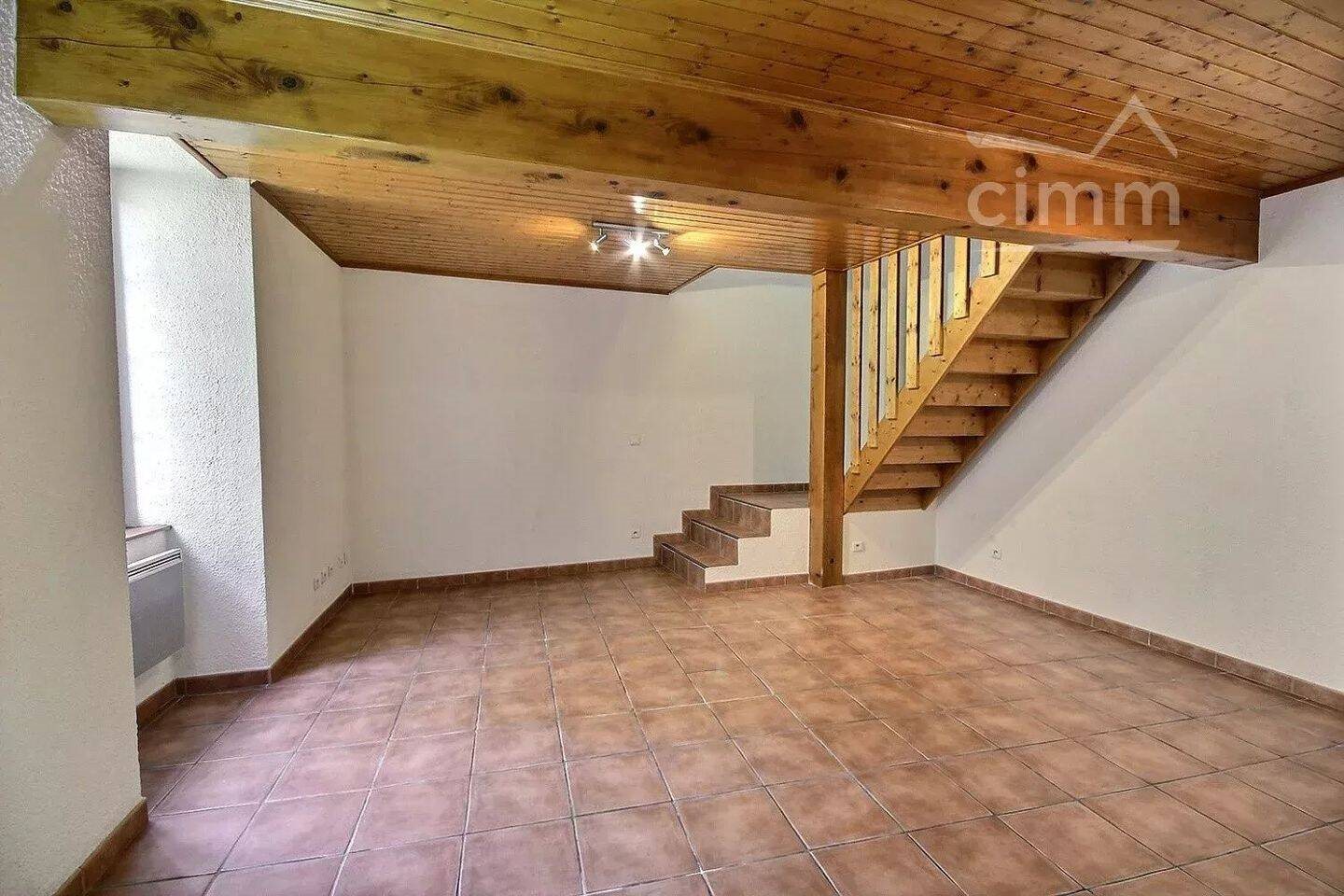 Maison à louer, 49m², Baix