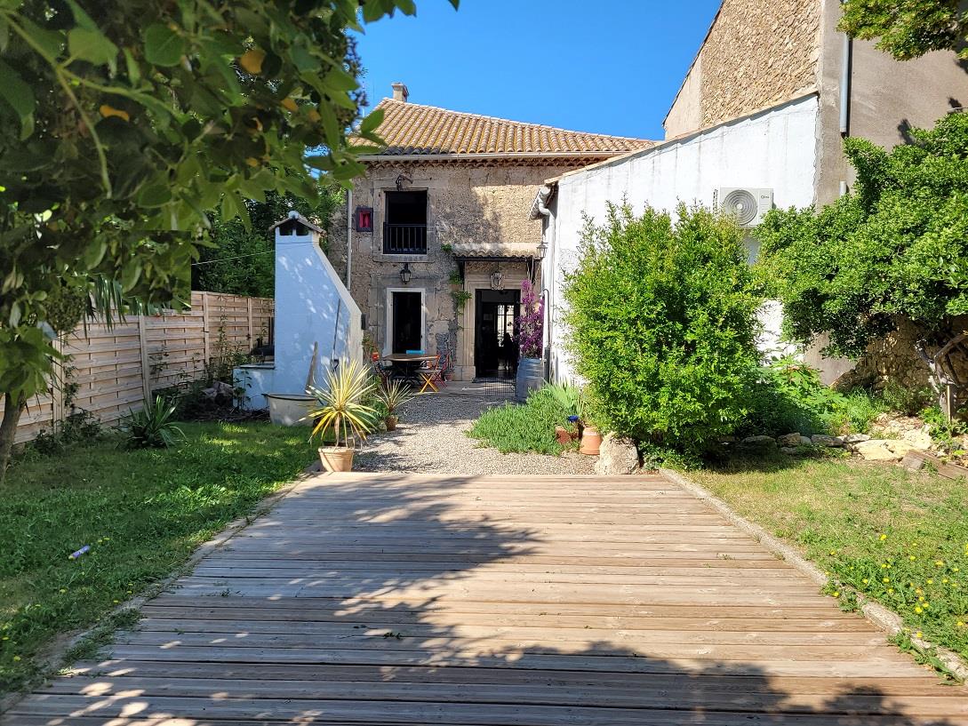 Jolie maison vigneronne de 165 m² habitables avec garage et charmant jardinet de 250 m².