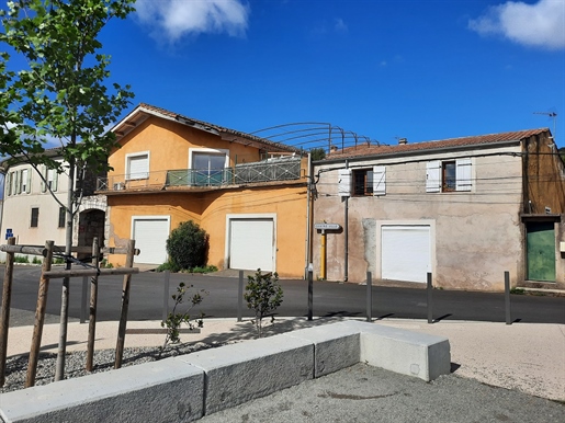 Town House With A Gite, 3 Garages, Garden Of 280 M2 And A Terrace With Views Onto The River.