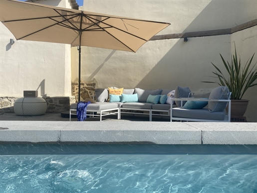Magnificent, Fully Renovated Winegrower's House With 280 M2 Of Living Space, Courtyard And Swimming