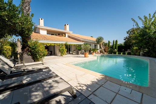 For Sale Baillargues Domaine Du Golf 5 Room Villa 198m2 On Land Of 700M2 With Swimming Pool