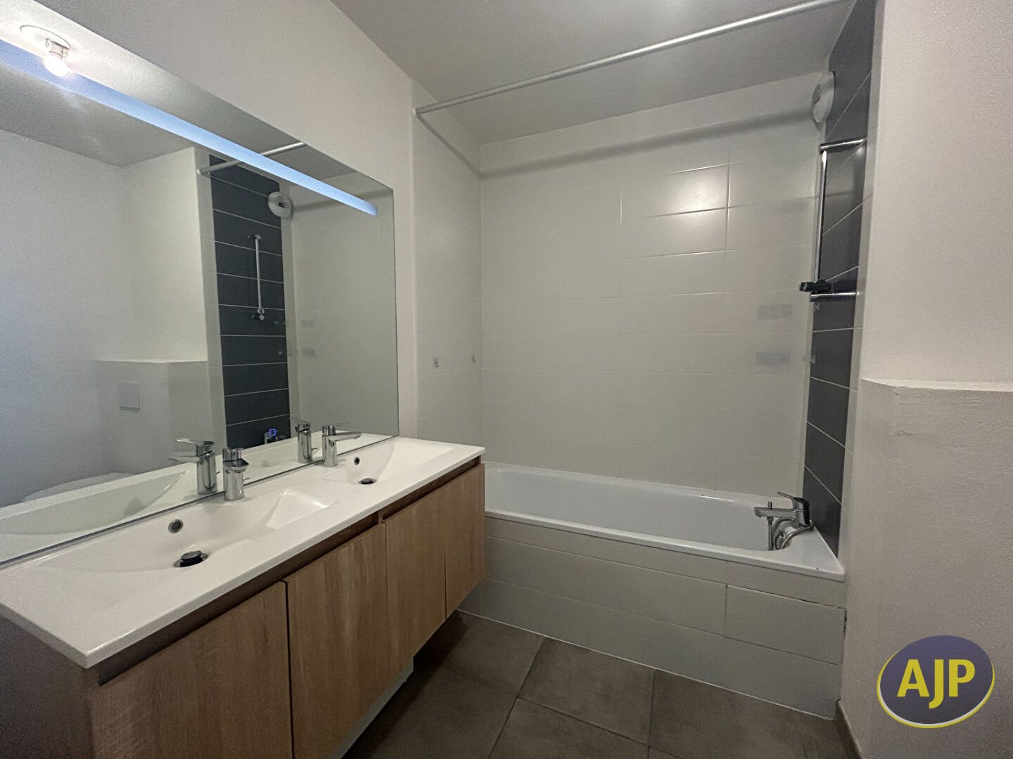 Appartement à louer, 43m², Lormont