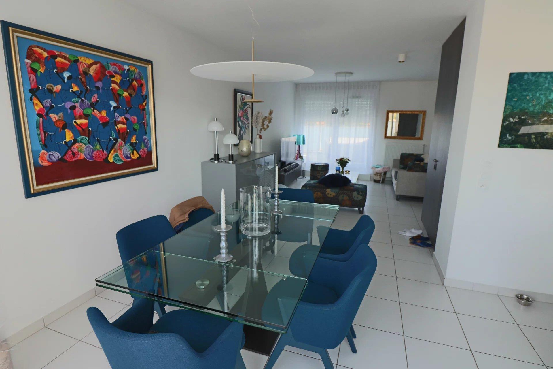 Apartment T4, 84m², terrace 60m², garages