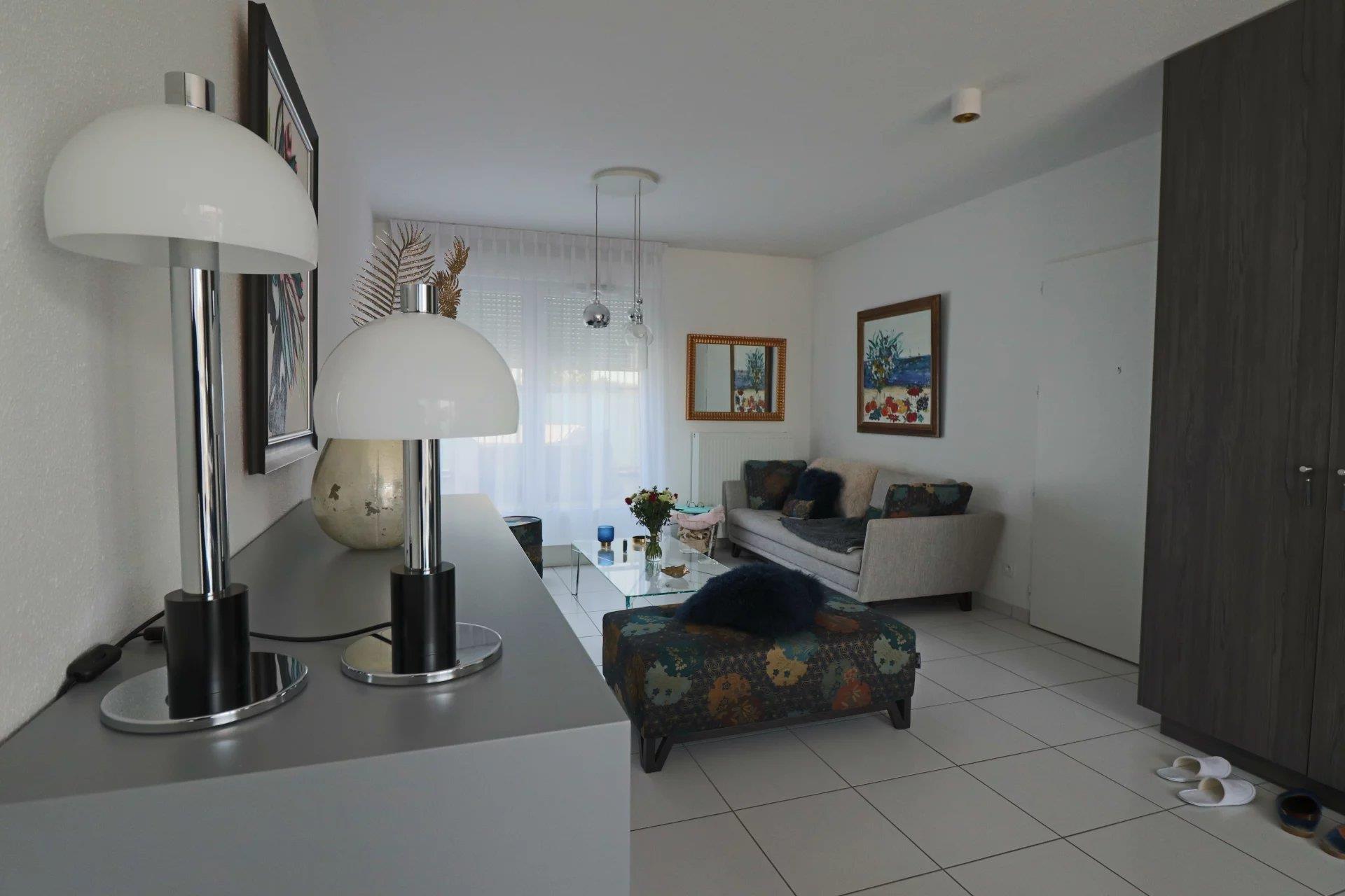 Apartment T4, 84m², terrace 60m², garages