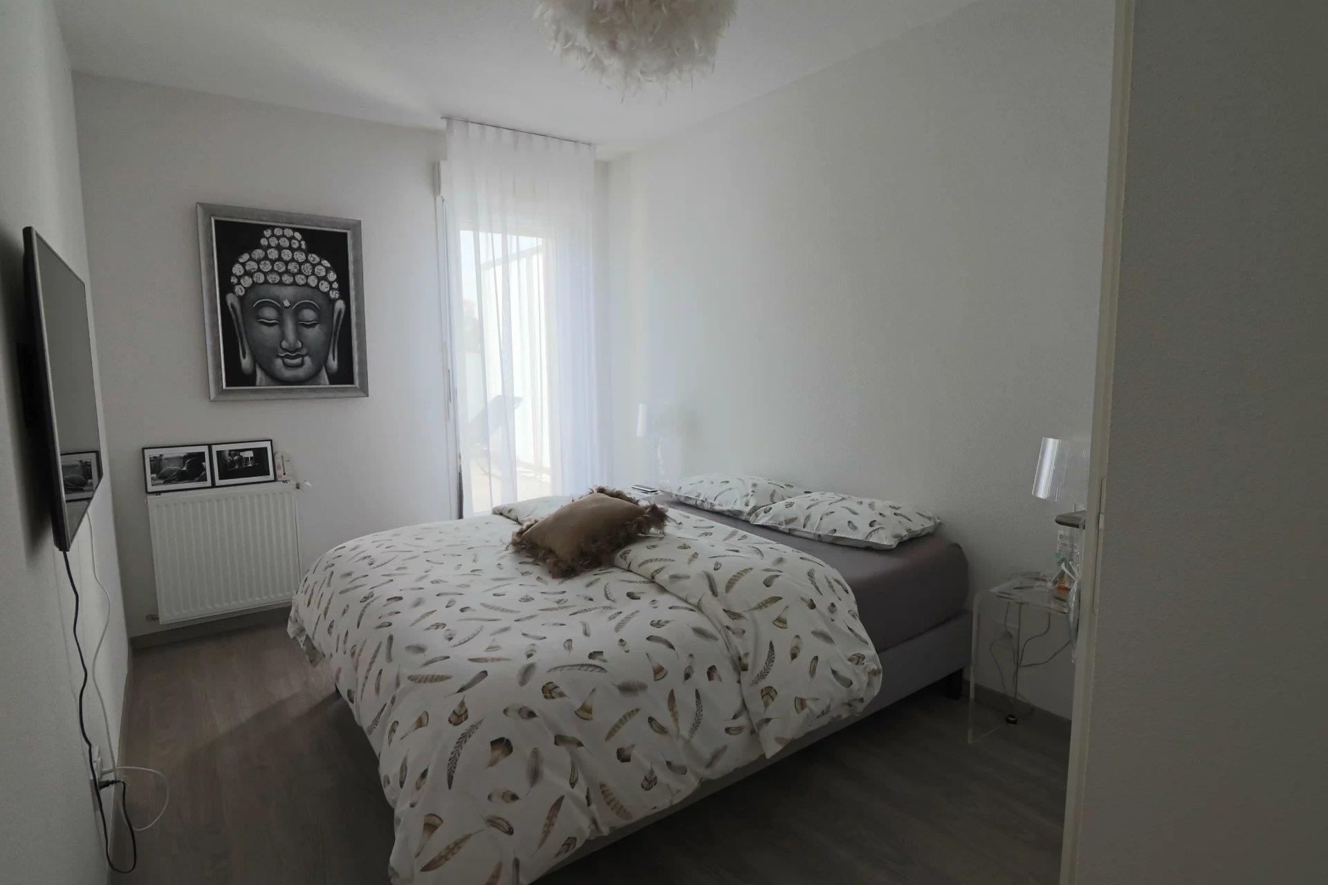 Apartment T4, 84m², terrace 60m², garages