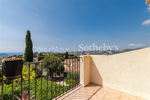 Charming 4-bedroom house in an private estate with a pool, Nice Gairaut.