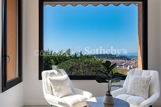 Renovated mediterranean villa in Mont-Boron, exceptional sea view and pool.