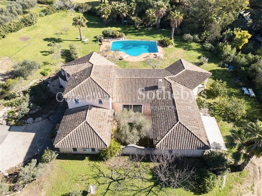 Ramatuelle: Lovely provençal villa with large garden (260 sqm + 5000 sqm)
