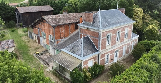 Mansion in dressed stone and red brick