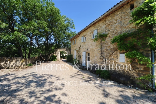 Luberon Mas in stones on 3Ha of nature with terrace and swimming pool
