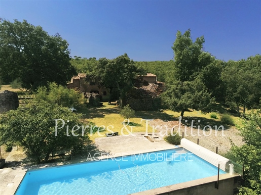 Provence, Luberon. Magnificent stone property with swimming pool and lovely view