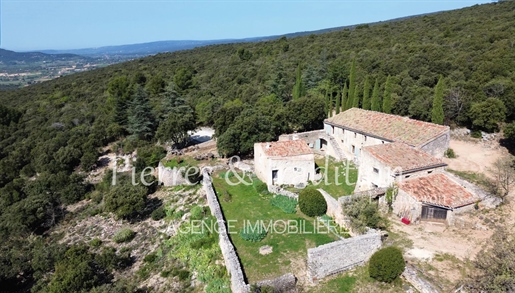 Beautiful 15-hectare Provencal estate with panoramic view