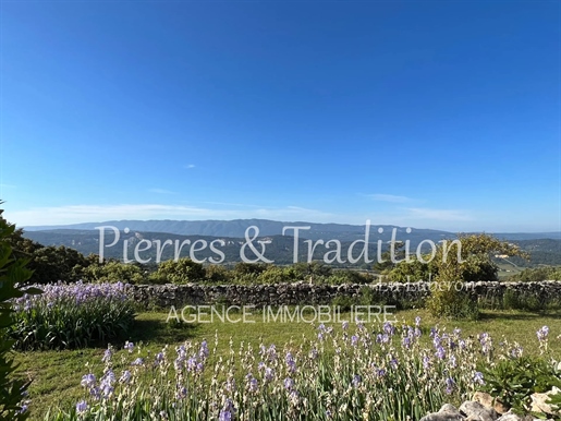 Wunderschönes provenzalisches Anwesen von 15 Hektar mit Panoramablick