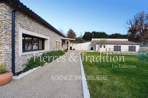 Between Forcalquier and Reillanne, Magnificent villa with land and swimming pool