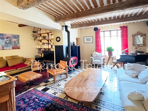 Village house with garden for sale in Goult near shops