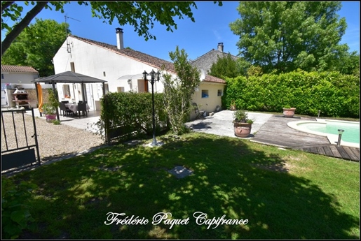 Dpt Charente Maritime (17), te koop Perignac huis 125m² met zwembad, schuur op 2212m² van ter