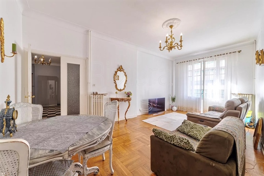 Nice, Fleurs: 2-bedroom apartment on a high floor with terrace, 5 minutes from the sea