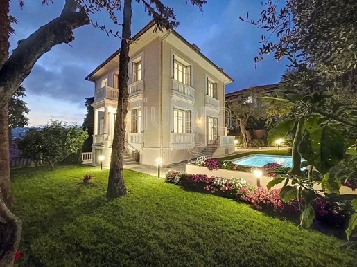 Nice Cimiez : Villa bourgeoise rénovée, 5 chambres, piscine et aperçu mer