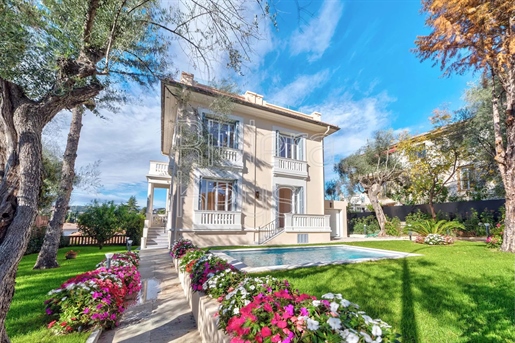 Nice Cimiez : Villa bourgeoise rénovée, 5 chambres, piscine et aperçu mer