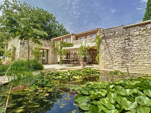 House of 240 m2 on more than 8 hectares with an exceptional edge of the Sorgue, near L'Isle sur la S