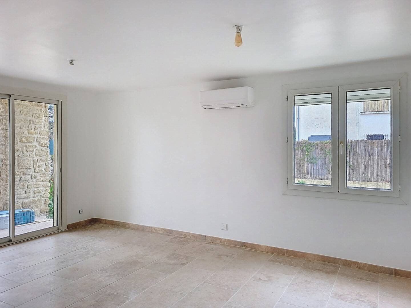 Maison à louer, 75m², Mazan