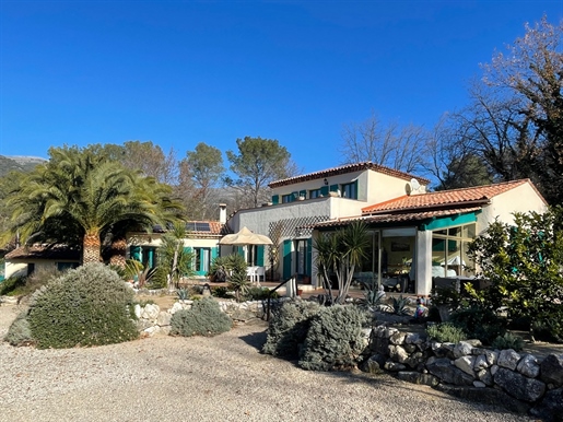 In absolute calm, Provençal villa 4 bedrooms + studio