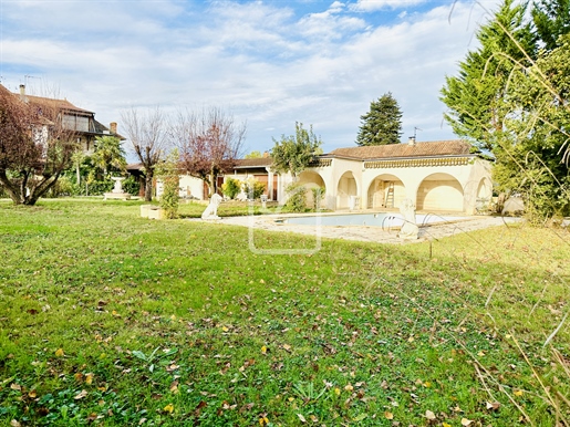 Exclusive and Atypical Duplex with 5 bedrooms, swimming pool and pull house, park of 1891m2