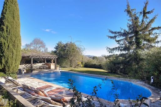 Belle Villa Provençale à Mougins de 240m² avec piscine et terrain de 2450m²