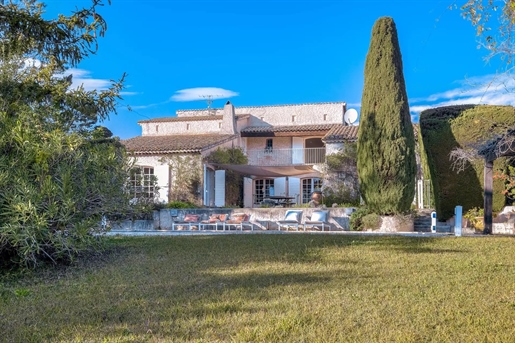 Belle Villa Provençale à Mougins de 240m² avec piscine et terrain de 2450m²