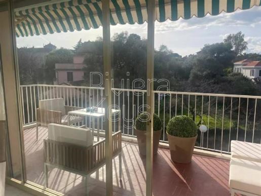 Cap D'antibes : 1-bedroom apartment on the top floor, with beautiful terrace