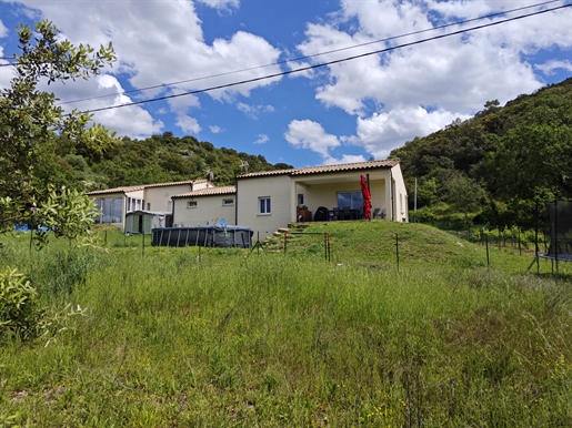 À Allègre-Les-Fumades, villa avec terrain