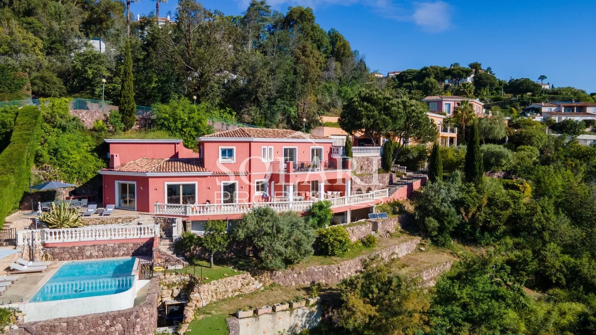 Maison à louer, 250m², Mandelieu-la-Napoule