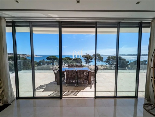 Superbe Penthouse à vendre à Sainte Maxime avec vue mer face à Saint Tropez